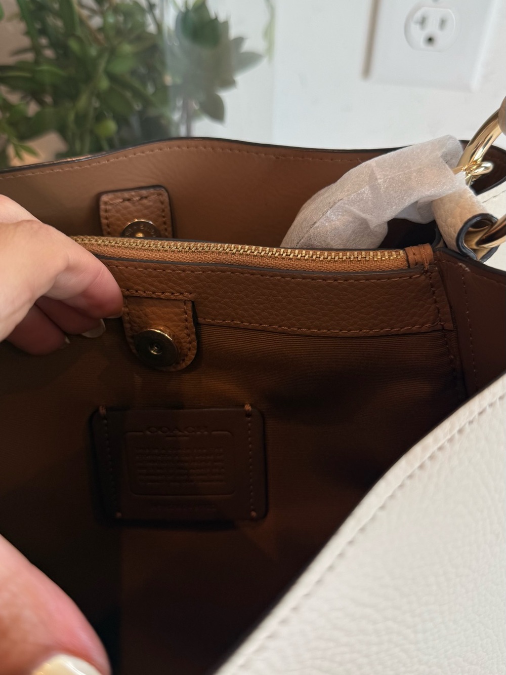 Coach Cream Pebbled Leather Shoulder Tote with Gold Hardware - Picture 5 of 6
